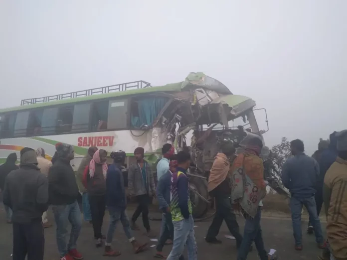 bus accident in siwan